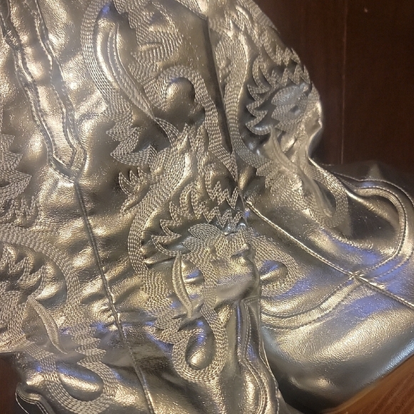 Silver Embroidered Women's Cowboy Boots - Picture 2 of 4